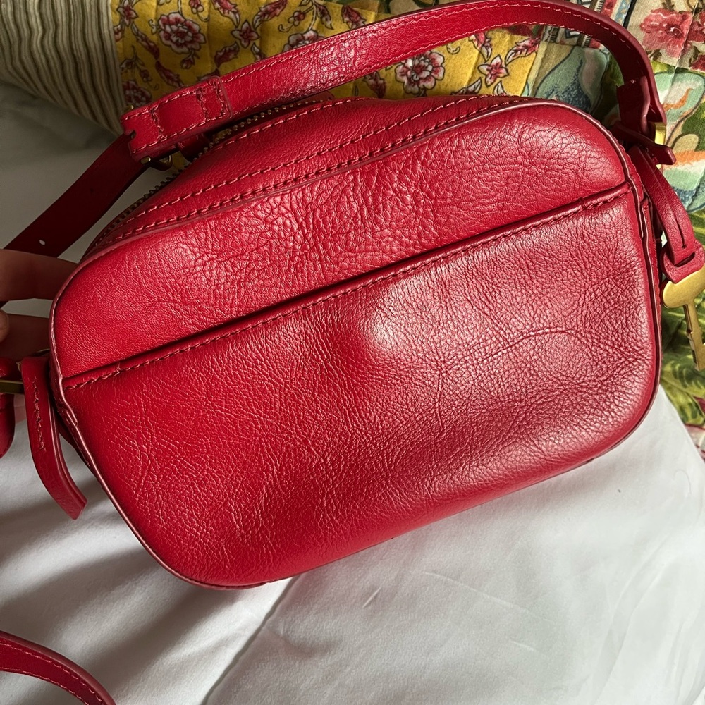 Excellent Condition Fossil Liza Camera Crimson Red Crossbody Bag - Picture 7 of 8